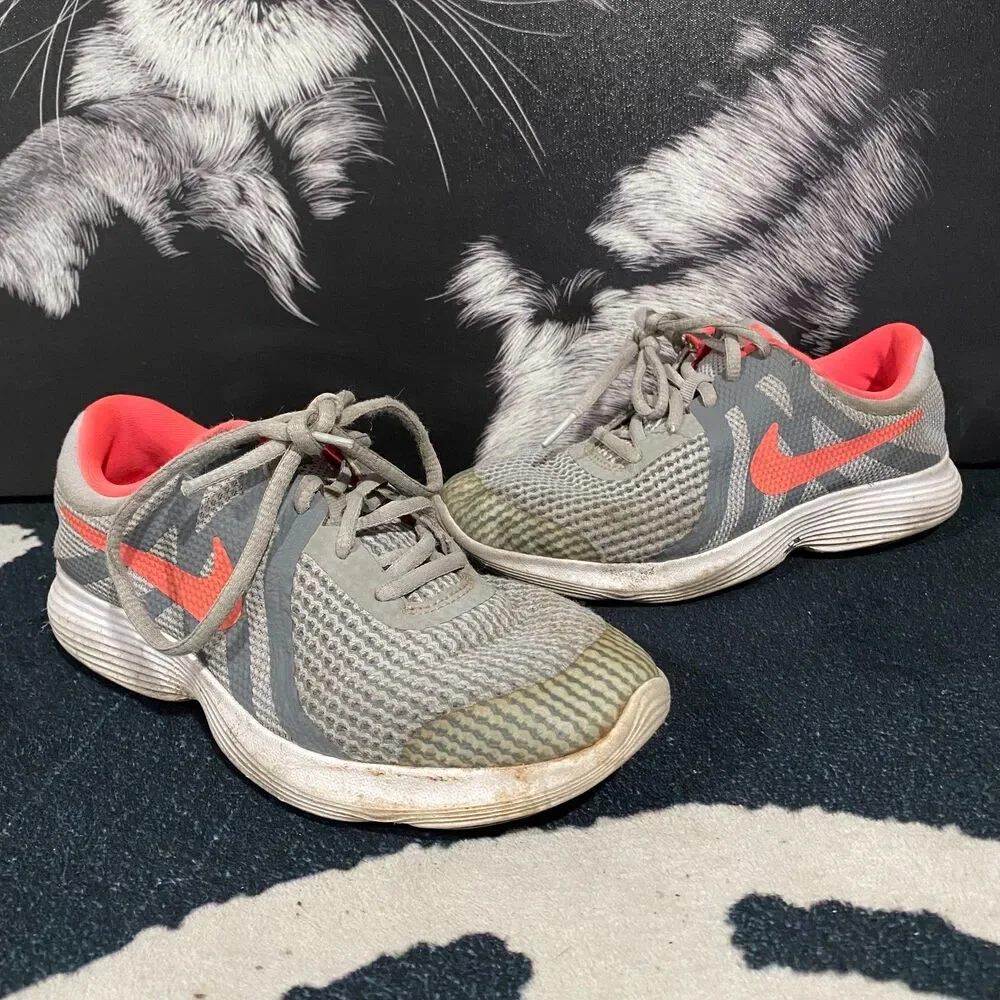 Nike Revolution 4 GS 943306-003 Athletic Sneaker Boys 5 Gray Mesh Sports Running